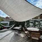 Lightful Architectural House Будинок відпочинку