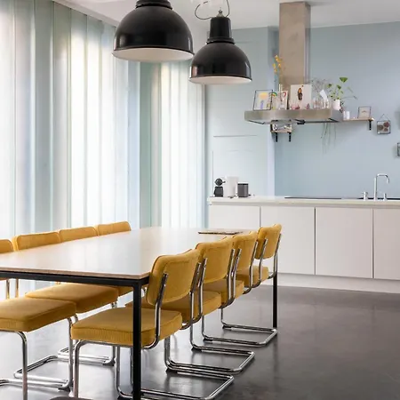 بيت للعطل Lightful Architectural House